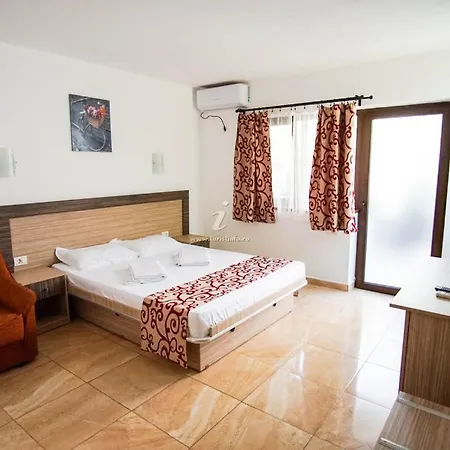 Tahne Hotel 3*