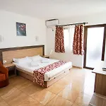 Vile Tahne Hotel 3*